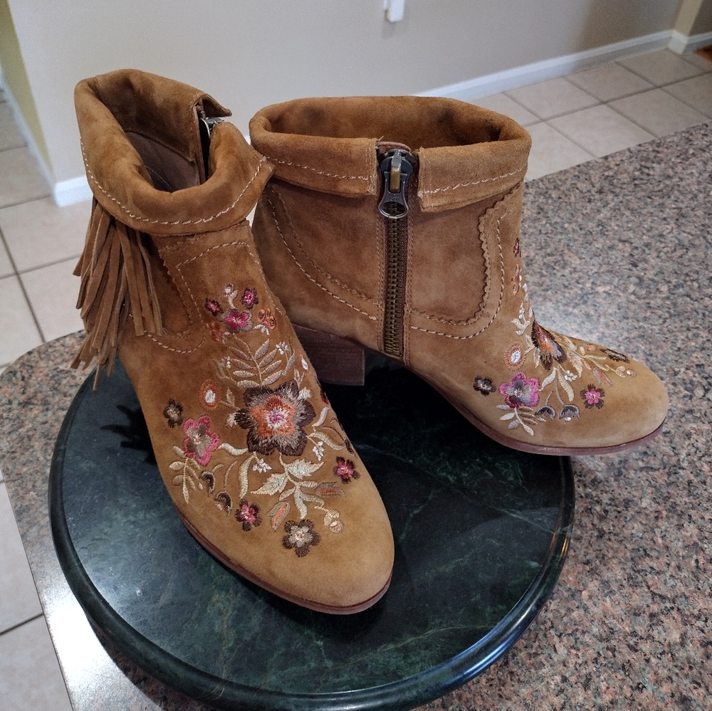 NWOT Sam Edelman Letty wéstern Floral embroodered suede Bootie